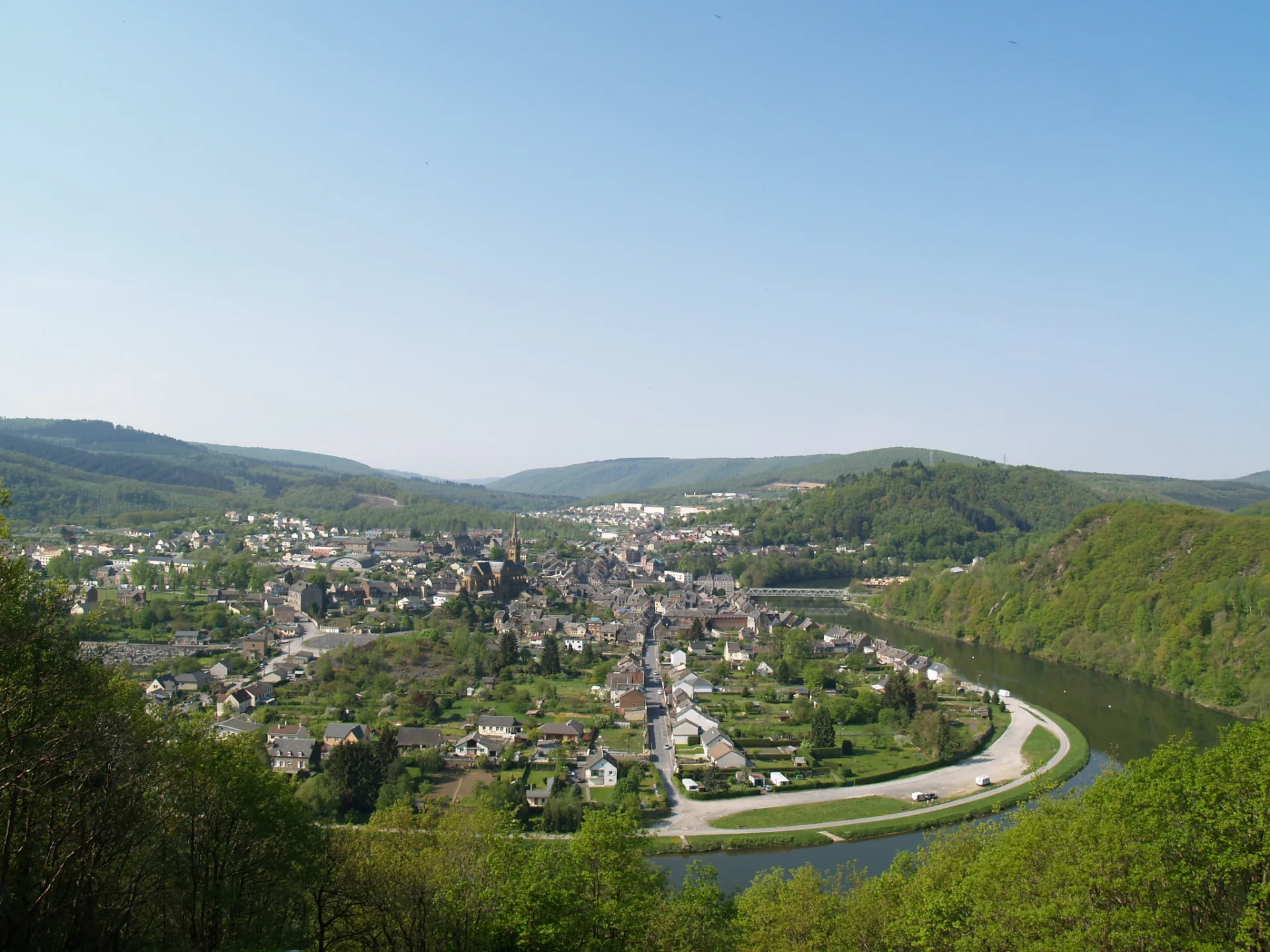 Fumay : Un joyau vert dans le Val d’Ardenne